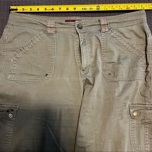 Gloria Vanderbilt Gracie Leapfrog Cargo in Sage Green